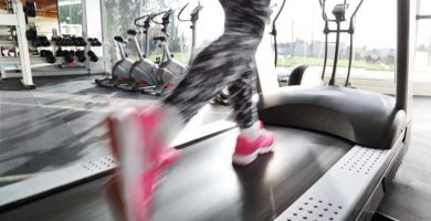 woman running on treadmills