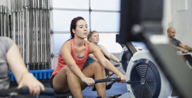 woman using rowing machines
